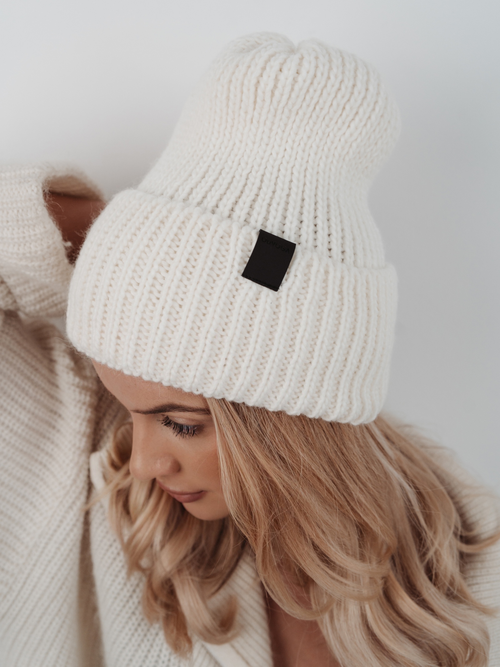 Czapka wywijana Ola Voga Warm Autumn ecru Czapka wywijana Ola Voga Warm Autumn ecru