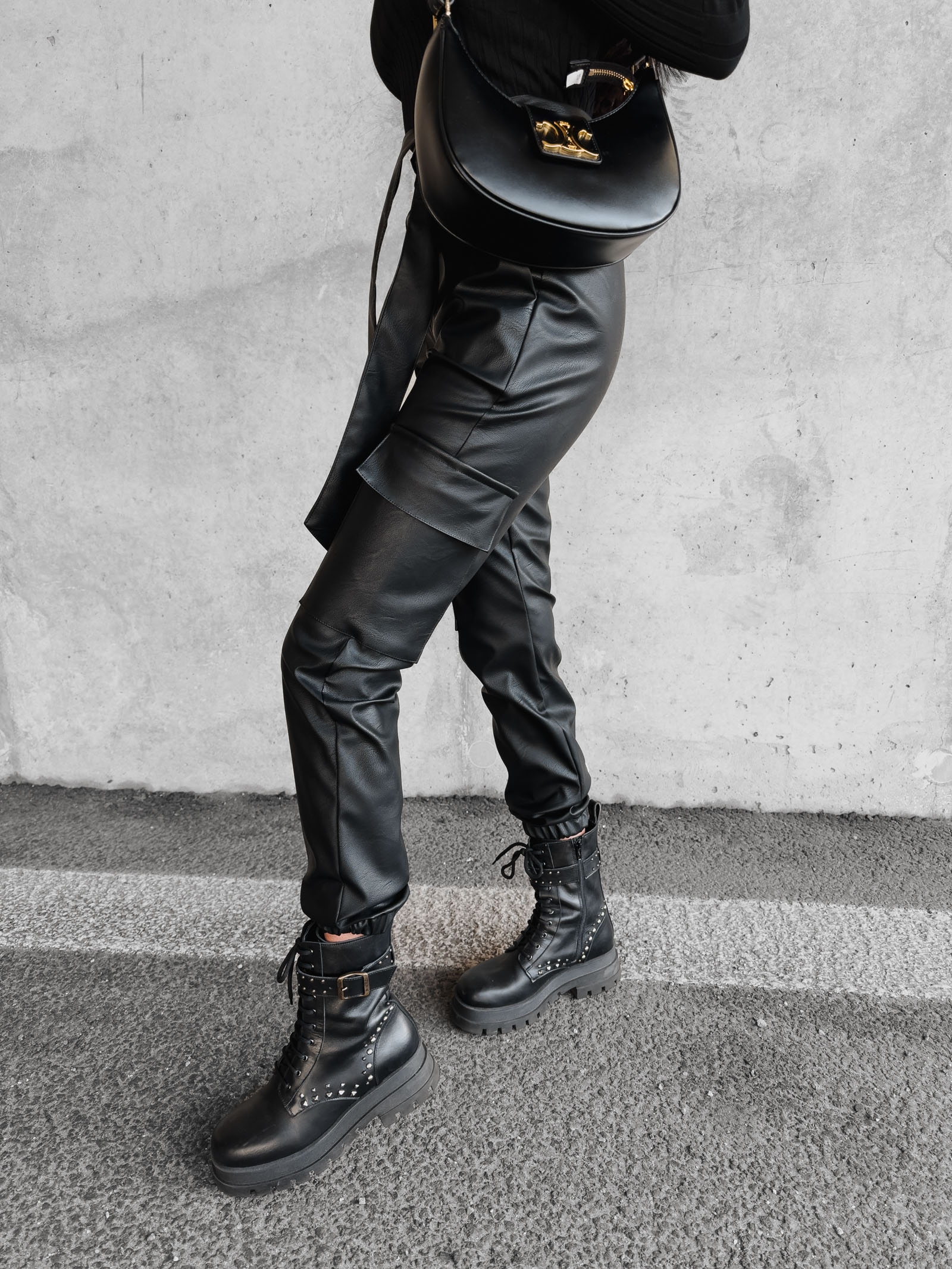 Spodnie z ekoskóry z wiązaniem Alta Ola Voga czarne