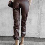 Spodnie z ekoskóry z wiązaniem Alta Ola Voga brązowe