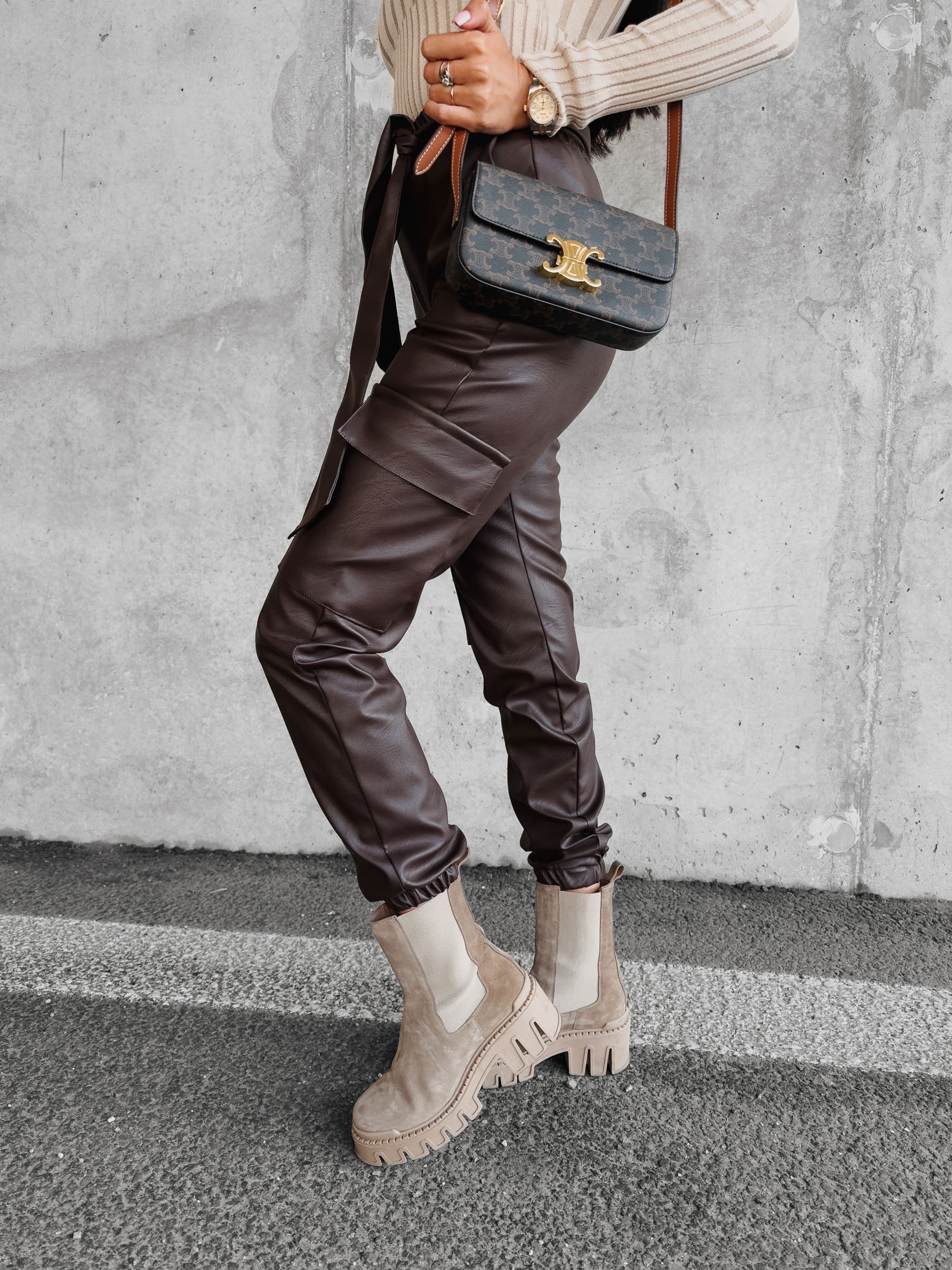 Spodnie z ekoskóry z wiązaniem Alta Ola Voga brązowe