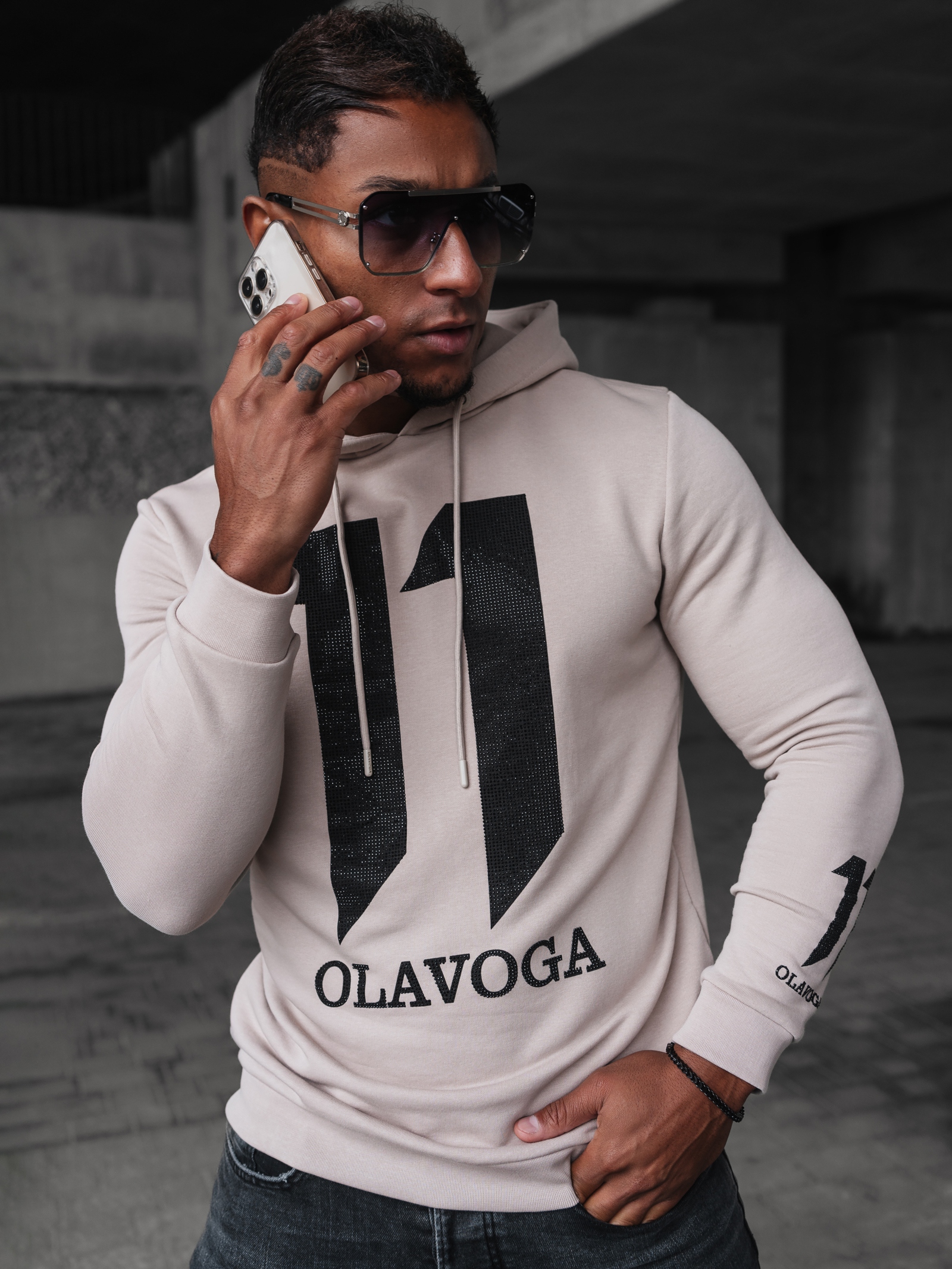 Bluza męska cekinowa aplikacja Nukus Ola Voga beżowa Bluza męska cekinowa aplikacja Nukus Ola Voga beżowa