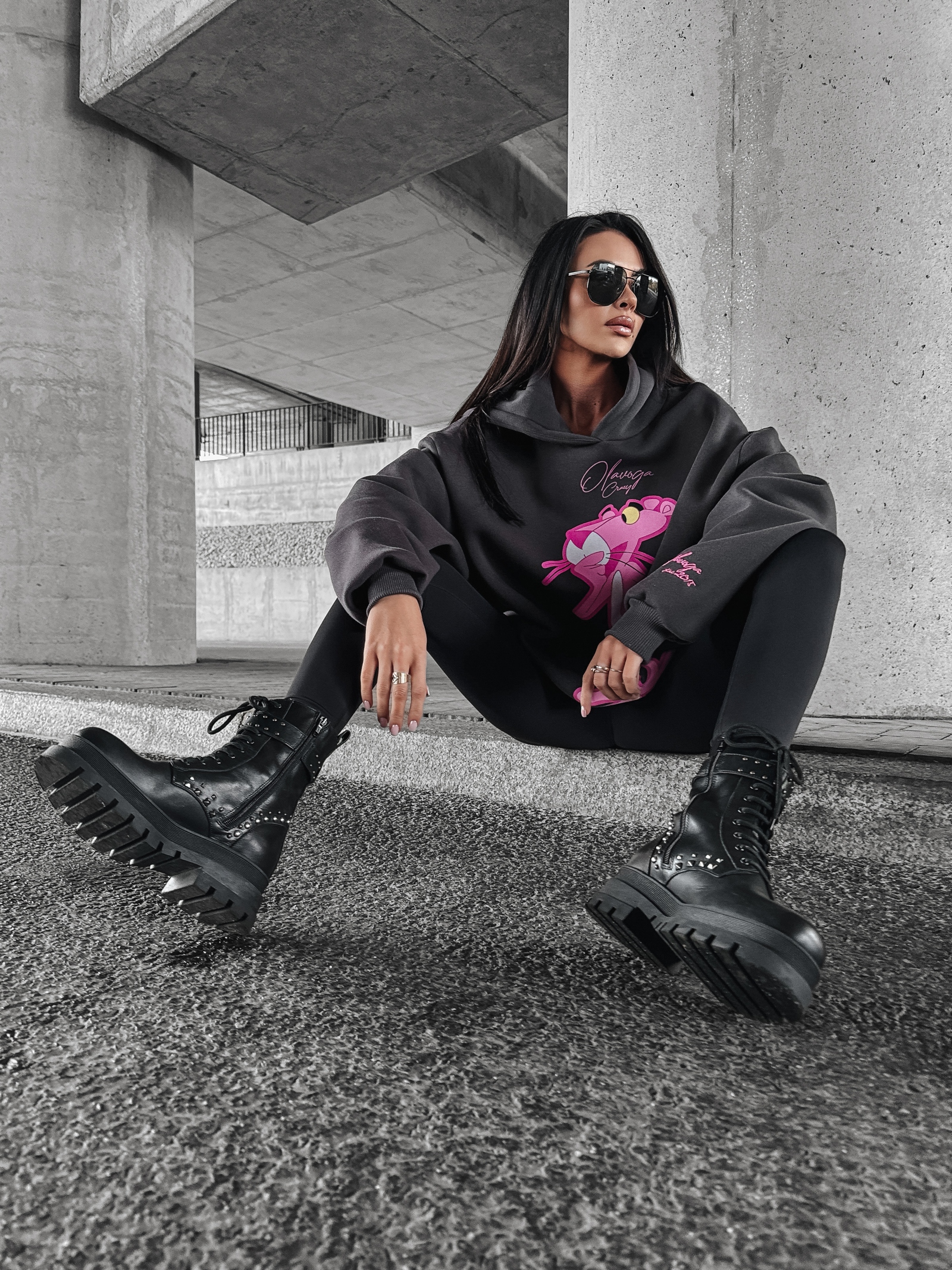 Bluza z nadrukiem różowa pantera Puna Ola Voga szara