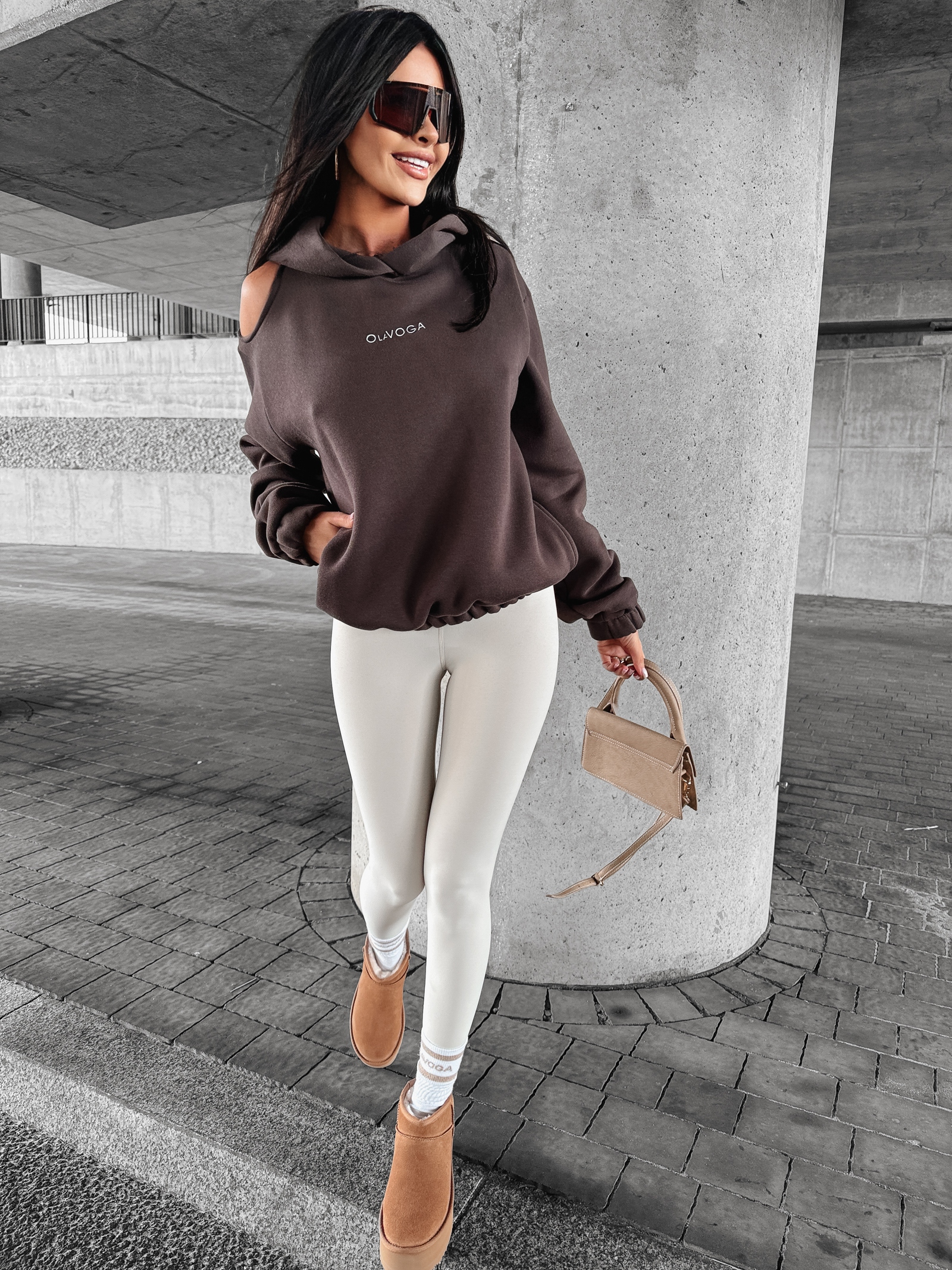 Bluza z wycięciem i nadrukiem Forta Ola Voga brązowa Bluza z wycięciem i nadrukiem Forta Ola Voga brązowa