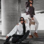 Bluza z wycięciem i nadrukiem Forta Ola Voga czarna