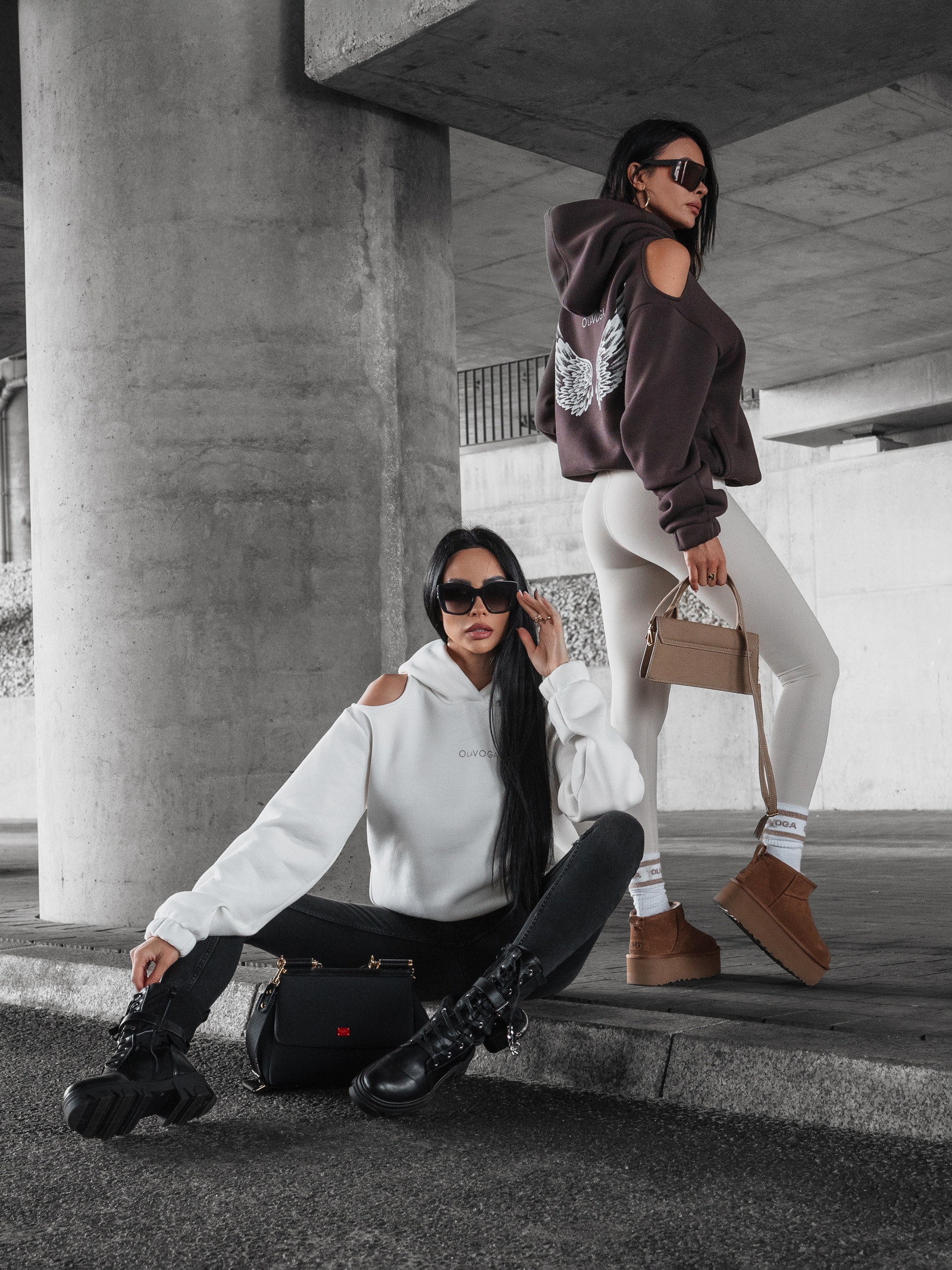 Bluza z wycięciem i nadrukiem Forta Ola Voga czarna