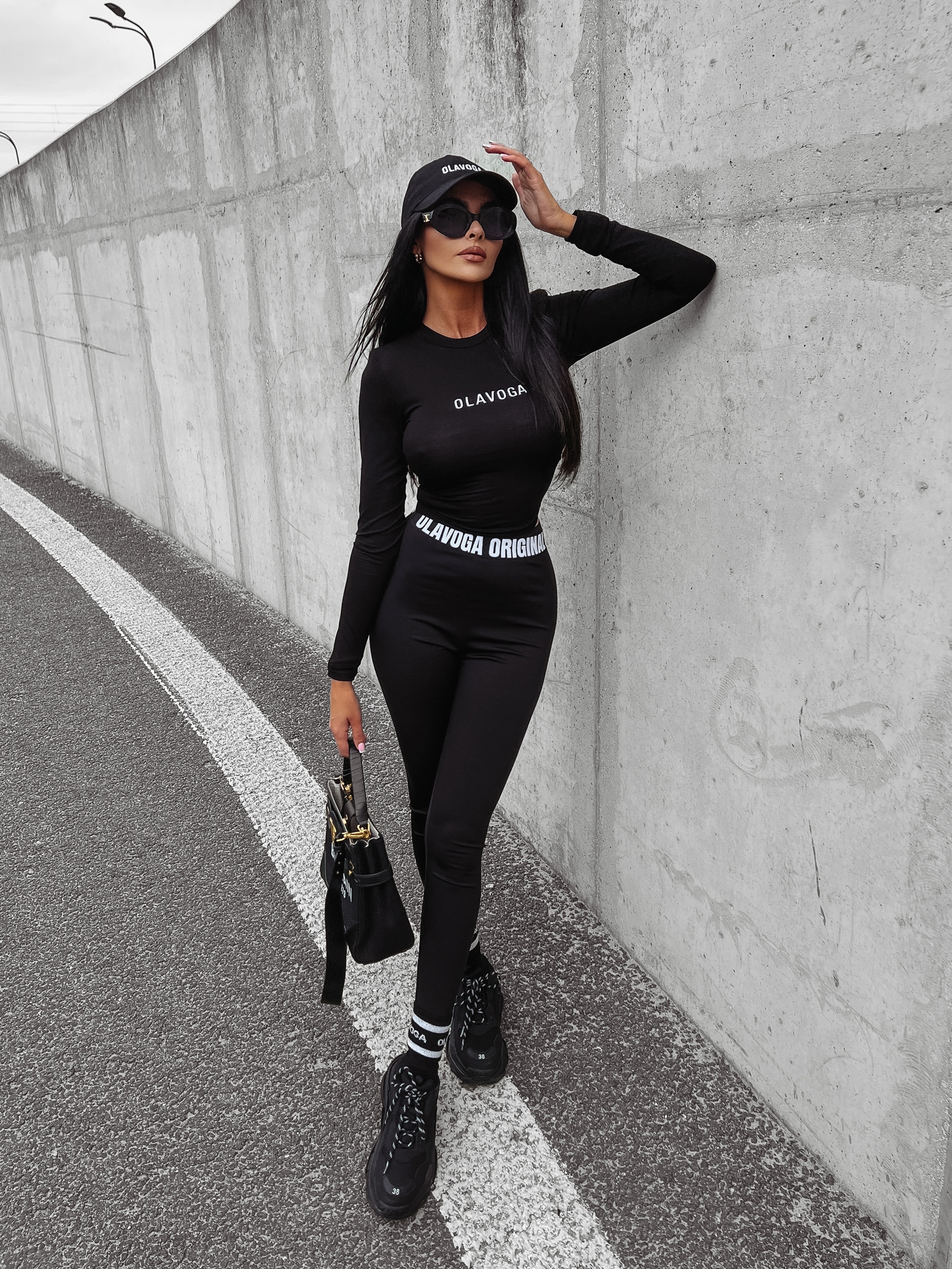 Bluzka dopasowana basic Pulia Ola Voga czarna Bluzka dopasowana basic Pulia Ola Voga czarna