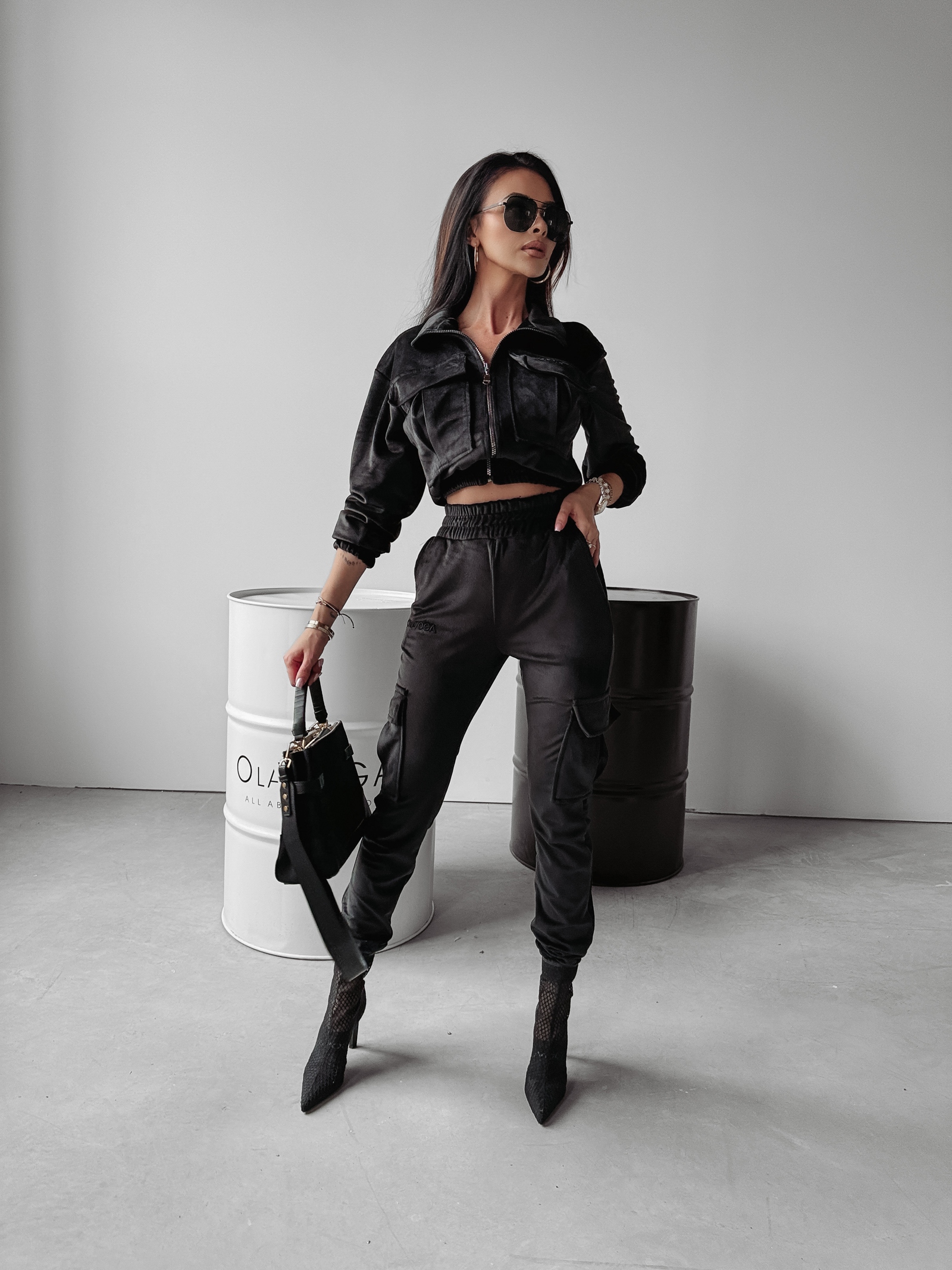 Komplet damskie casual welurowy Tilda Ola Voga czarny