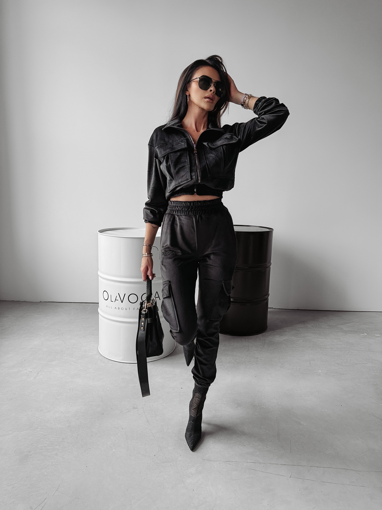 Komplet damskie casual welurowy Tilda Ola Voga czarny