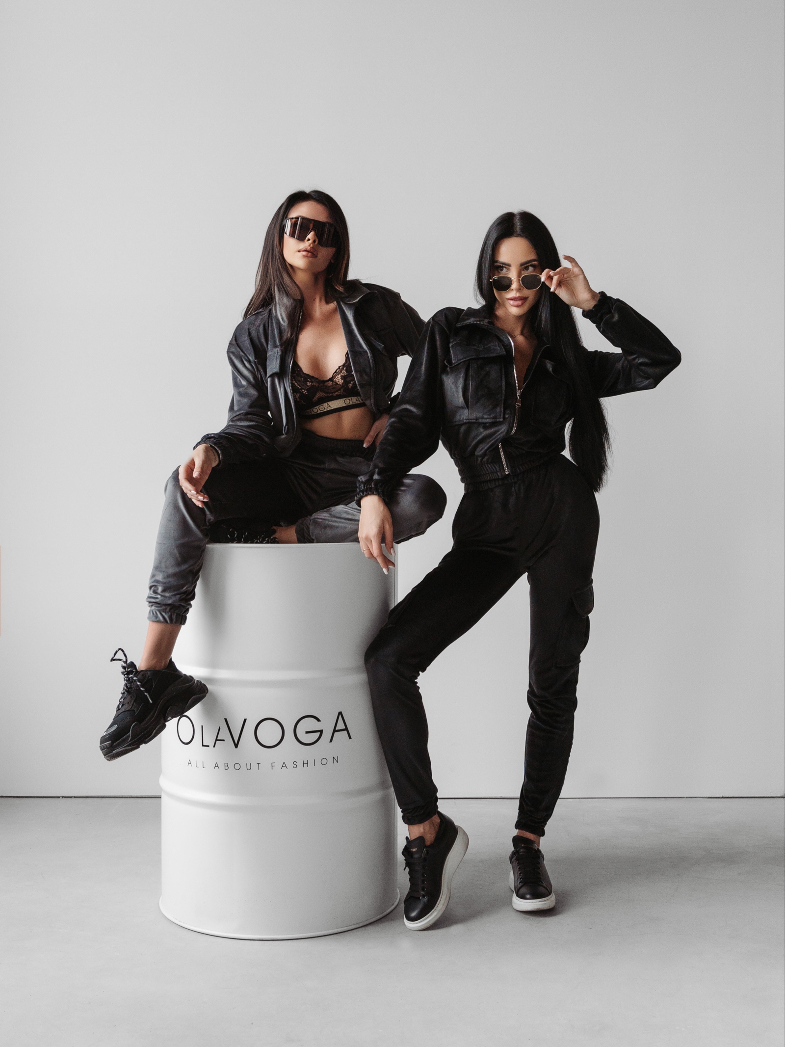 Komplet damskie casual welurowy Tilda Ola Voga grafitowy Komplet damskie casual welurowy Tilda Ola Voga grafitowy