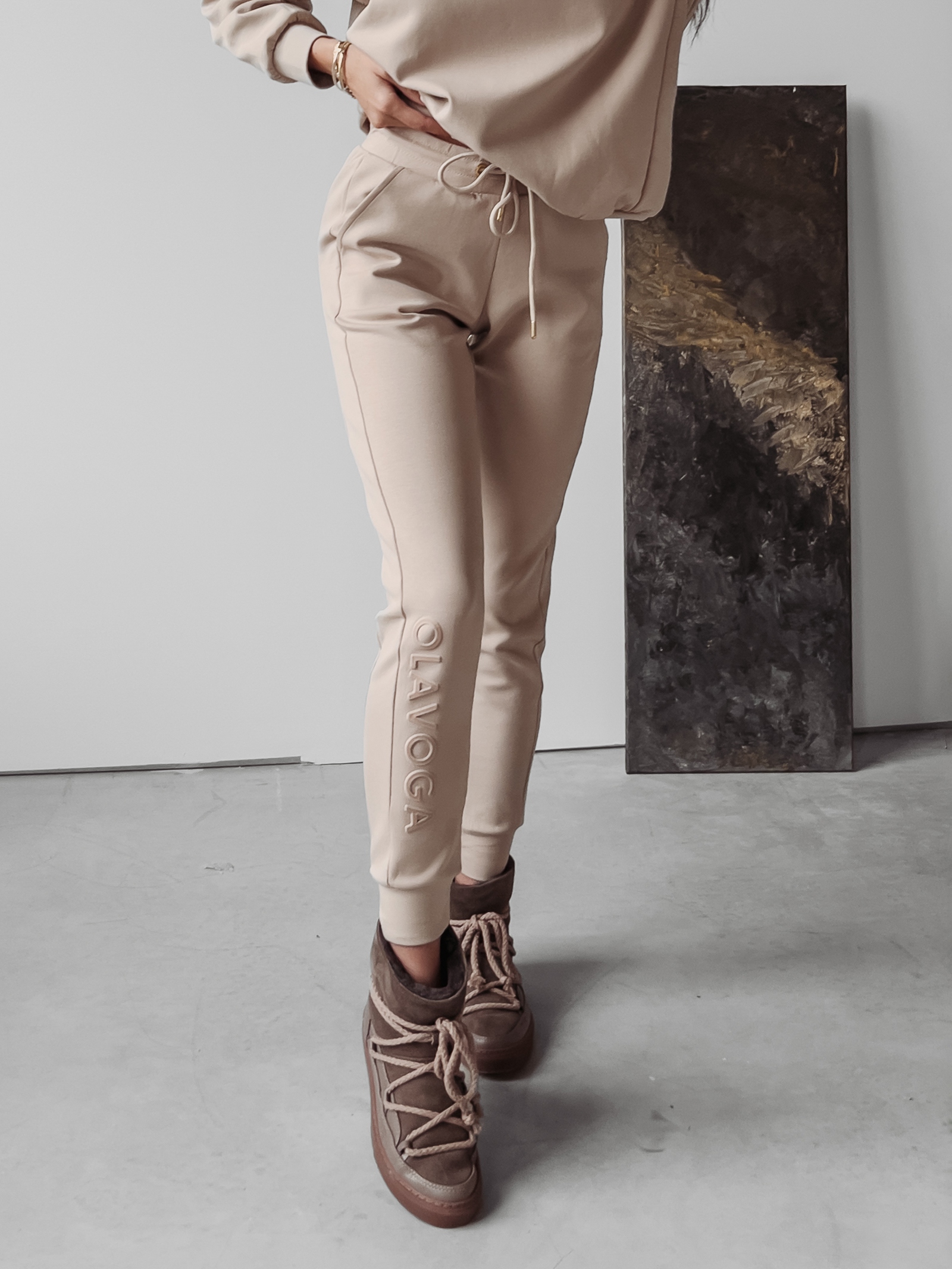 Spodnie dresowe Akira Ola Voga beżowe