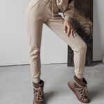 Spodnie dresowe Akira Ola Voga beżowe