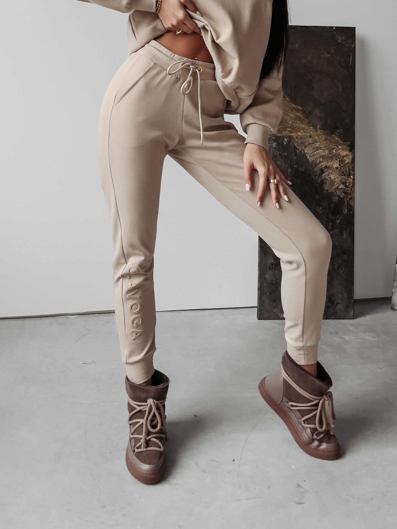 Spodnie dresowe Akira Ola Voga beżowe