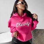 Bluza kangurka z nadrukiem Mal Ola Voga różowa