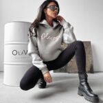 Bluza kangurka z nadrukiem Mal Ola Voga szara