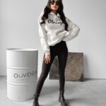 Bluza kangurka z nadrukiem Mal Ola Voga ecru