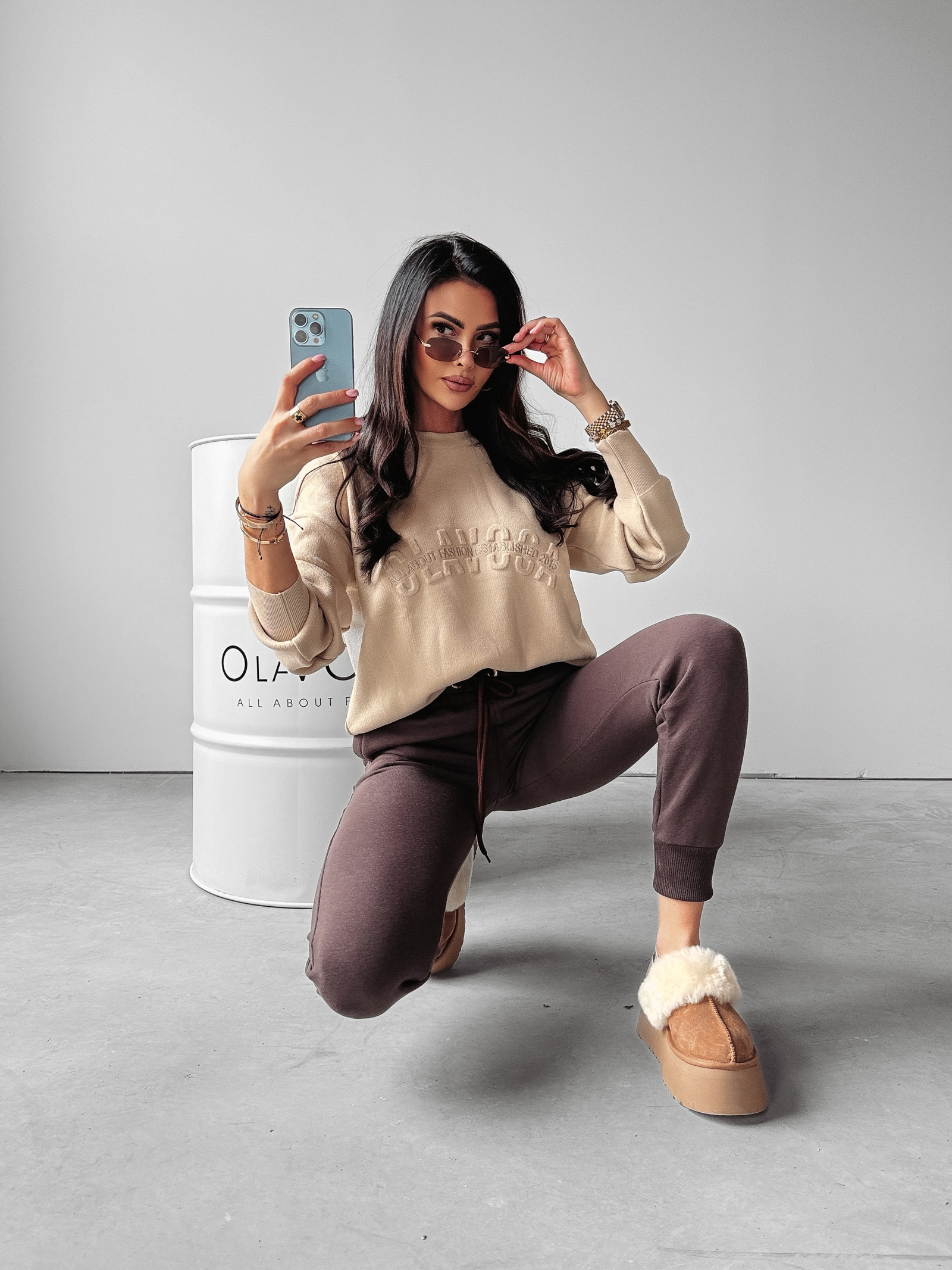 Sweter oversize logowany Yukio Ola Voga beżowy