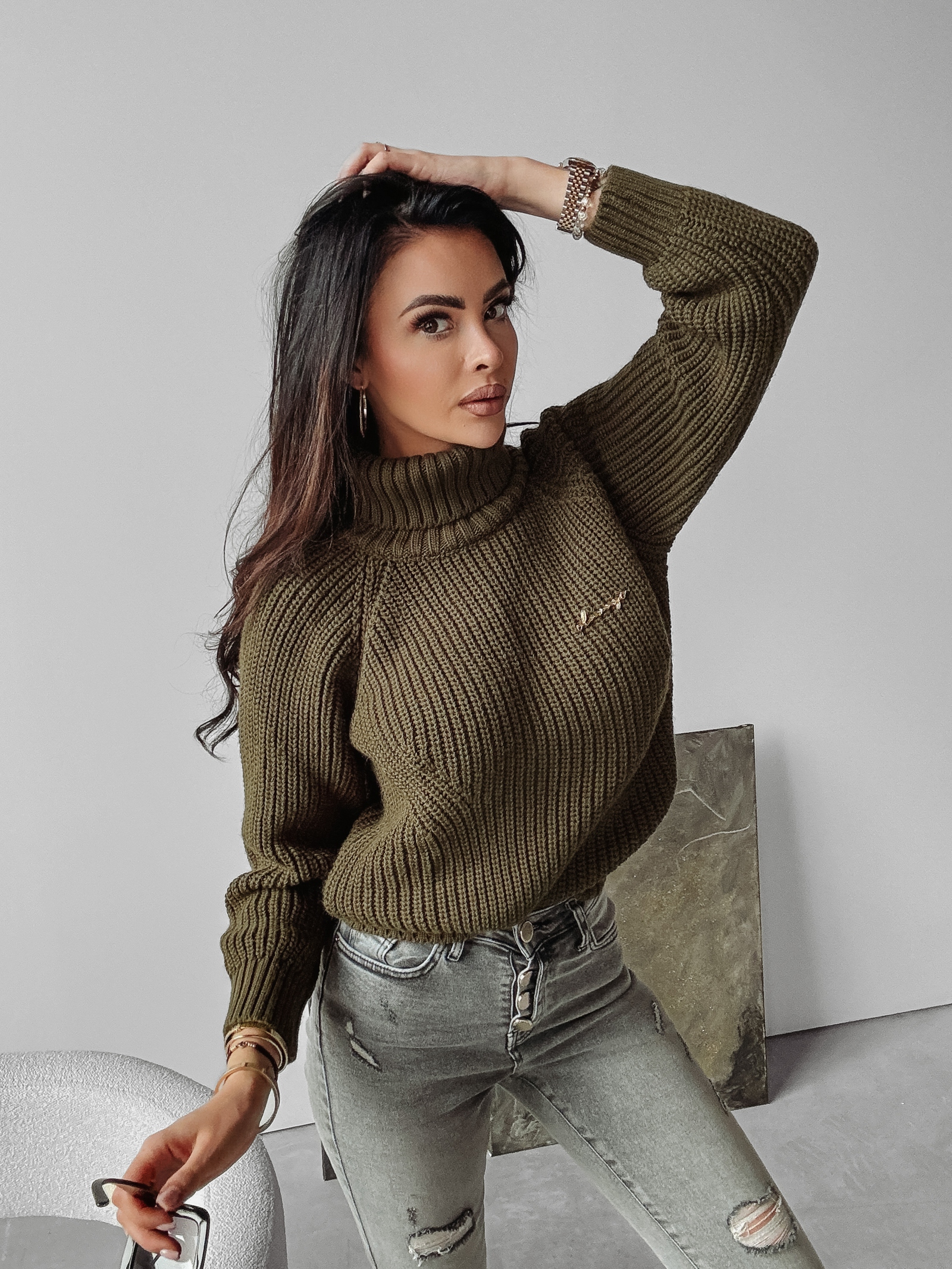 Sweter oversize dzianinowy Maeve Ola Voga khaki