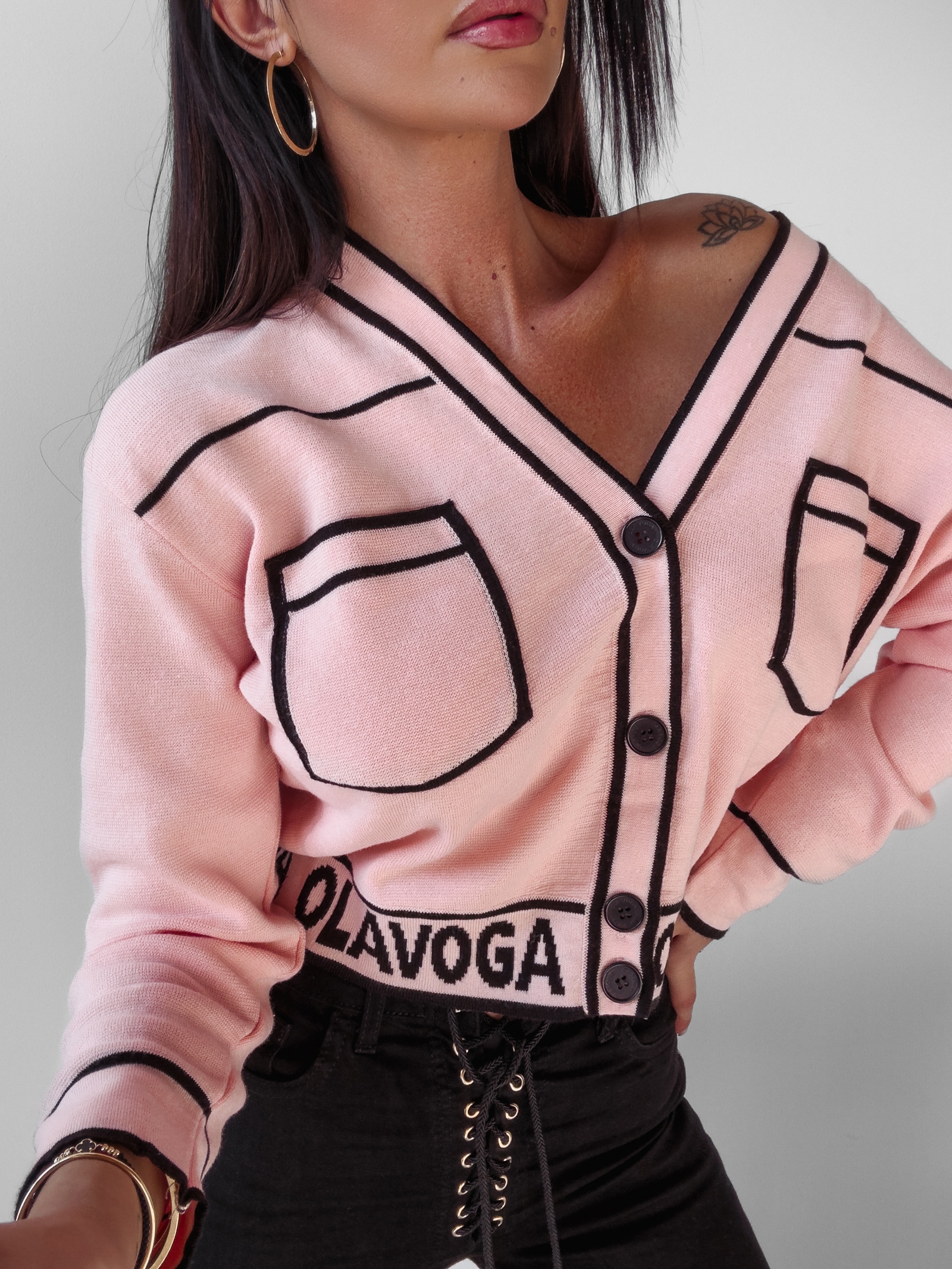 Sweter rozpinany z lamówkami Cleo Ola Voga pudrowy