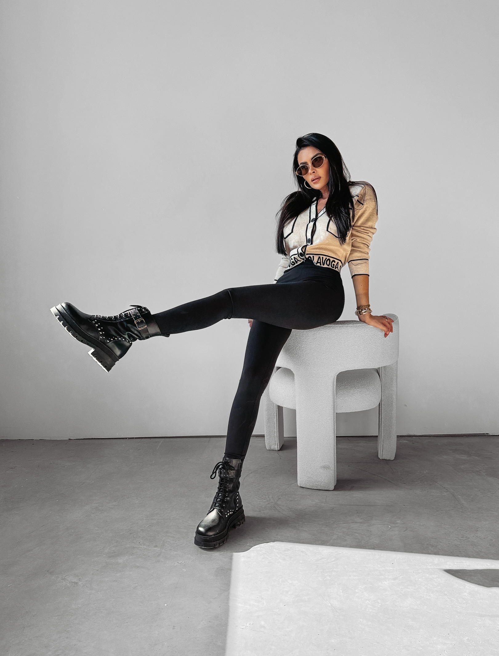 Sweter rozpinany z lamówkami Cleo Ola Voga beżowy