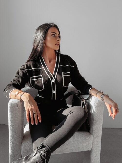 Sweter rozpinany z lamówkami Cleo Ola Voga czarny