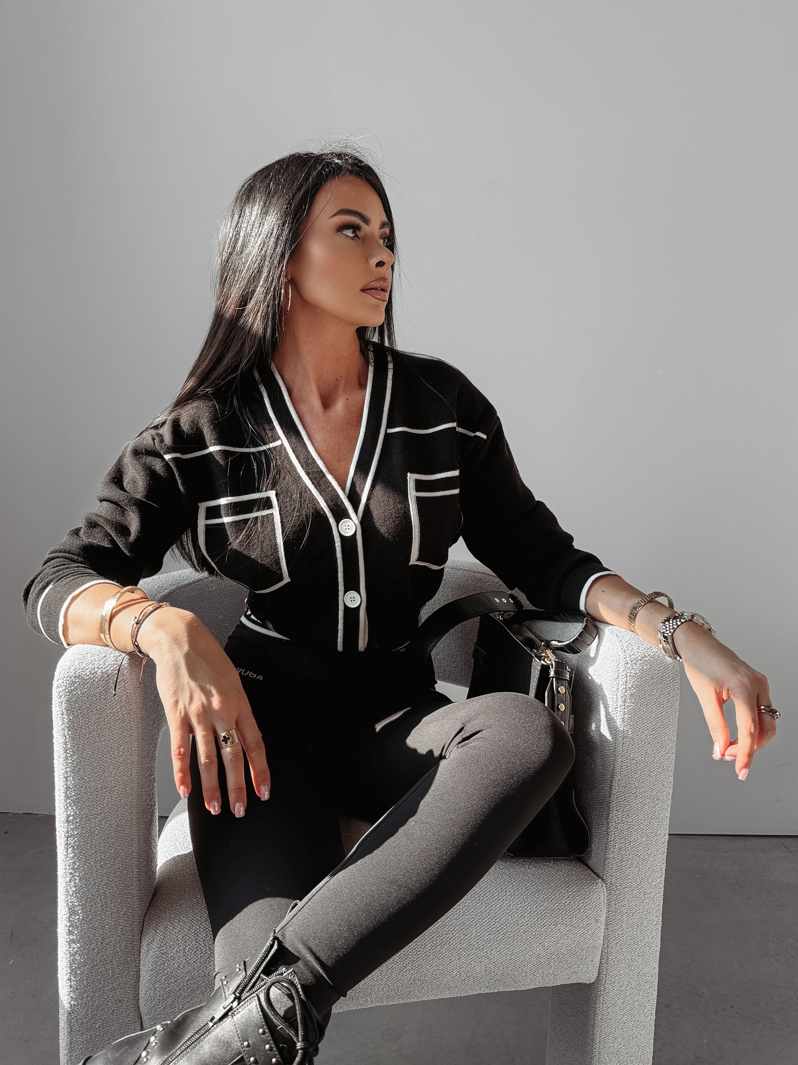 Sweter rozpinany z lamówkami Cleo Ola Voga czarny Sweter rozpinany z lamówkami Cleo Ola Voga czarny