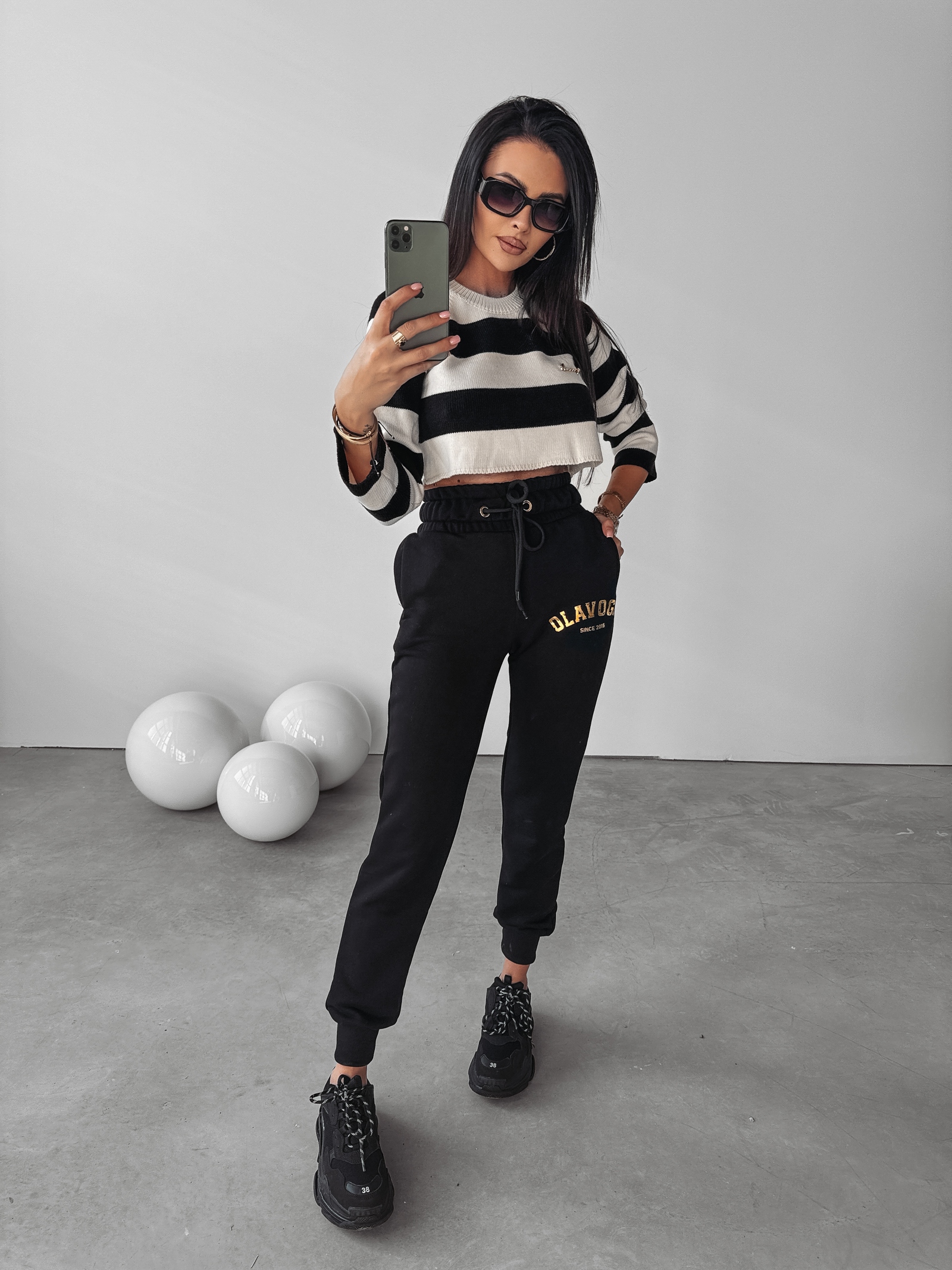 Sweter krótki Jude Ola Voga czarny-ecru