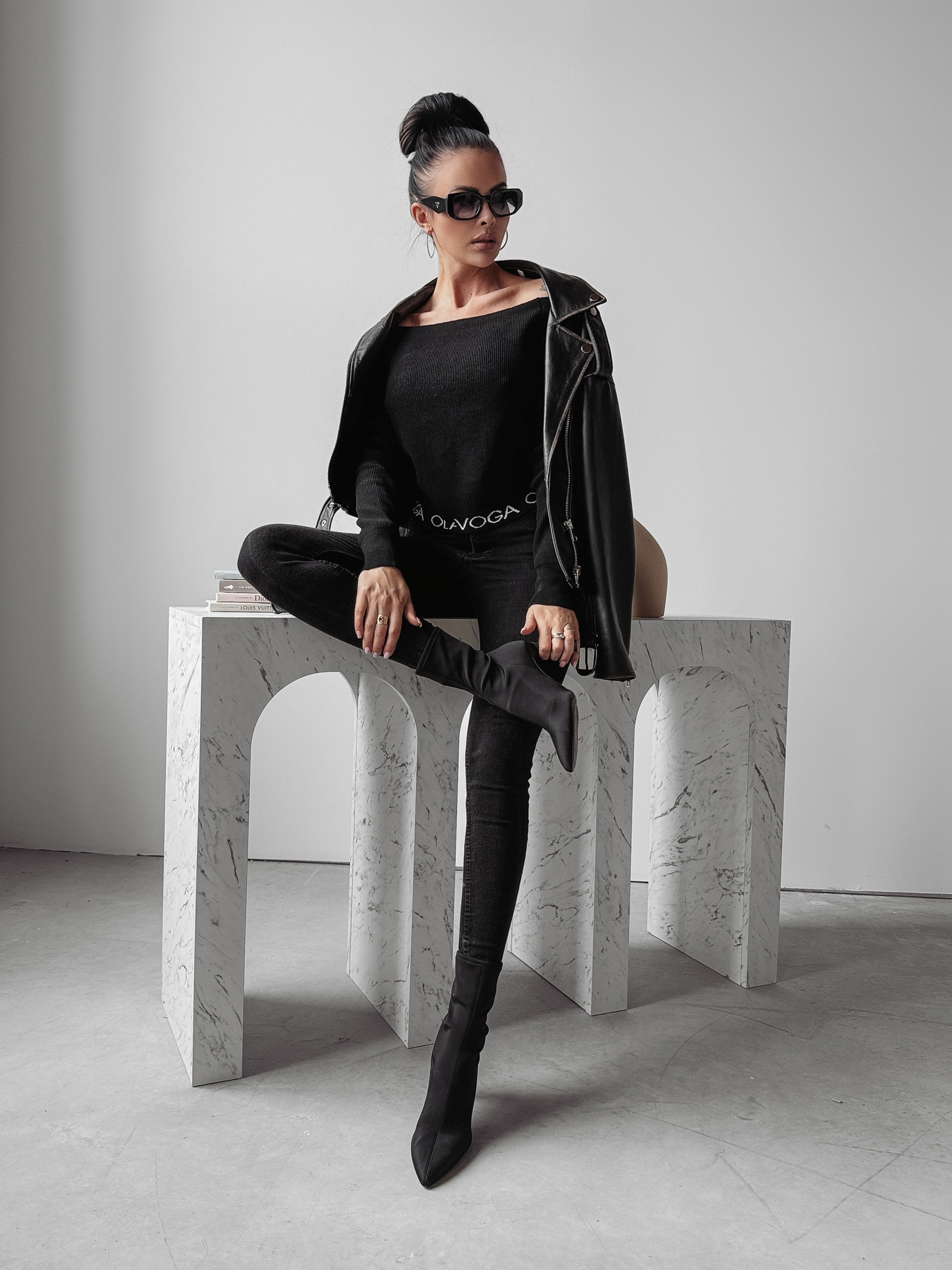 Bluzka sweterkowa prążkowana ART OLAVOGA czarna Bluzka sweterkowa prążkowana ART OLAVOGA czarna