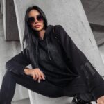 Bluza damska cekinowa aplikacja Nukus Ola Voga czarna