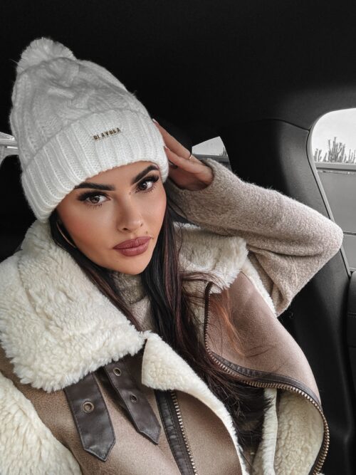 Czapka damska sweterkowa z pomponem Foggia Ola Voga ecru