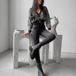 Sweter krótki dzianinowy Jase Ola Voga czarny