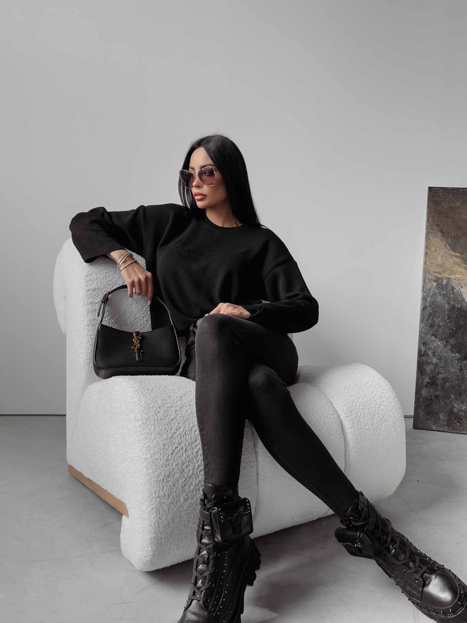 Sweter klasyczny Nell Ola Voga czarny Sweter klasyczny Nell Ola Voga czarny