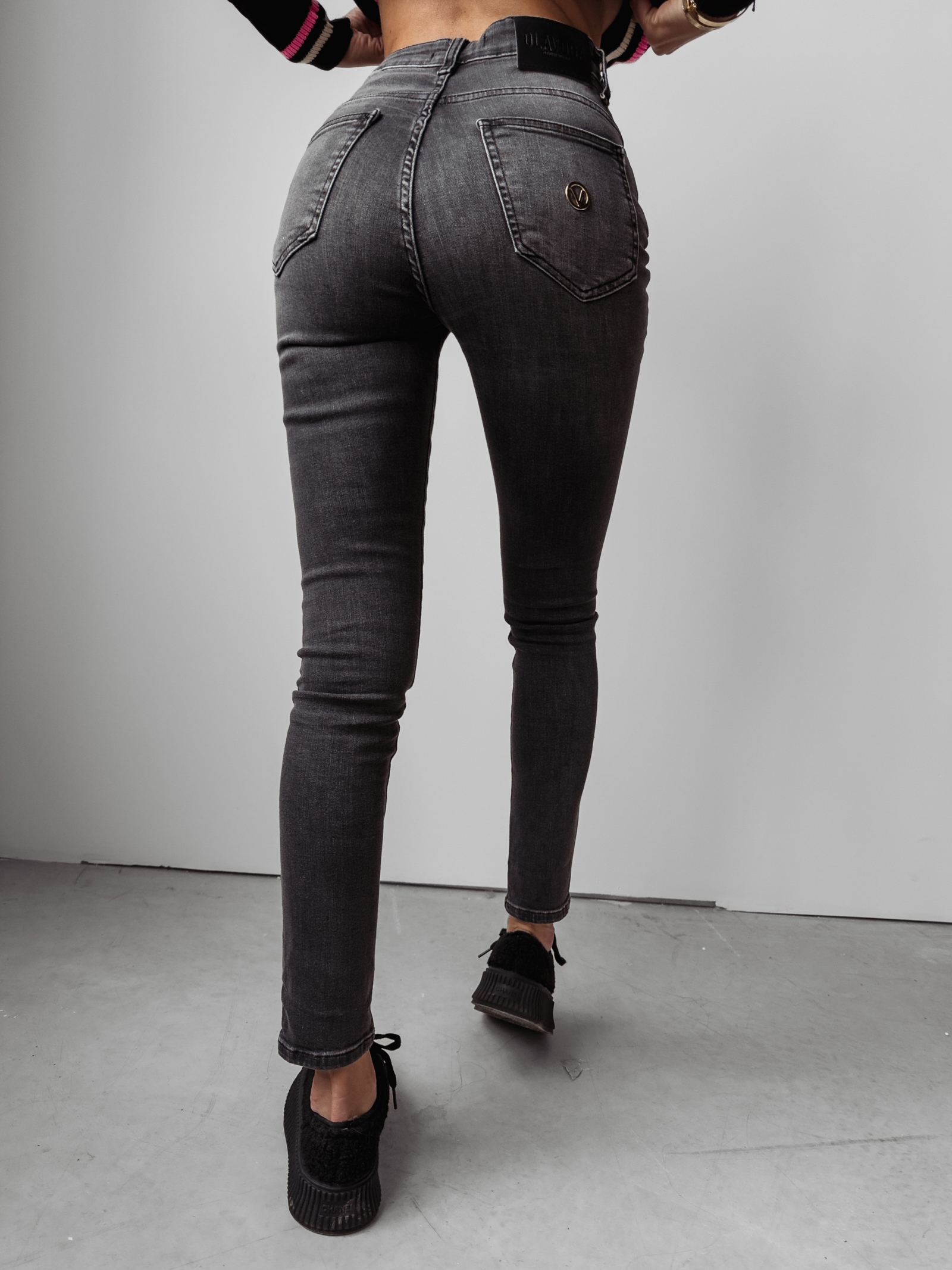 Spodnie jeansowe slim fit Boise Ola Voga czarne Spodnie jeansowe slim fit Boise Ola Voga czarne