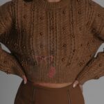 Sweter z perłami Kaso karmelowy