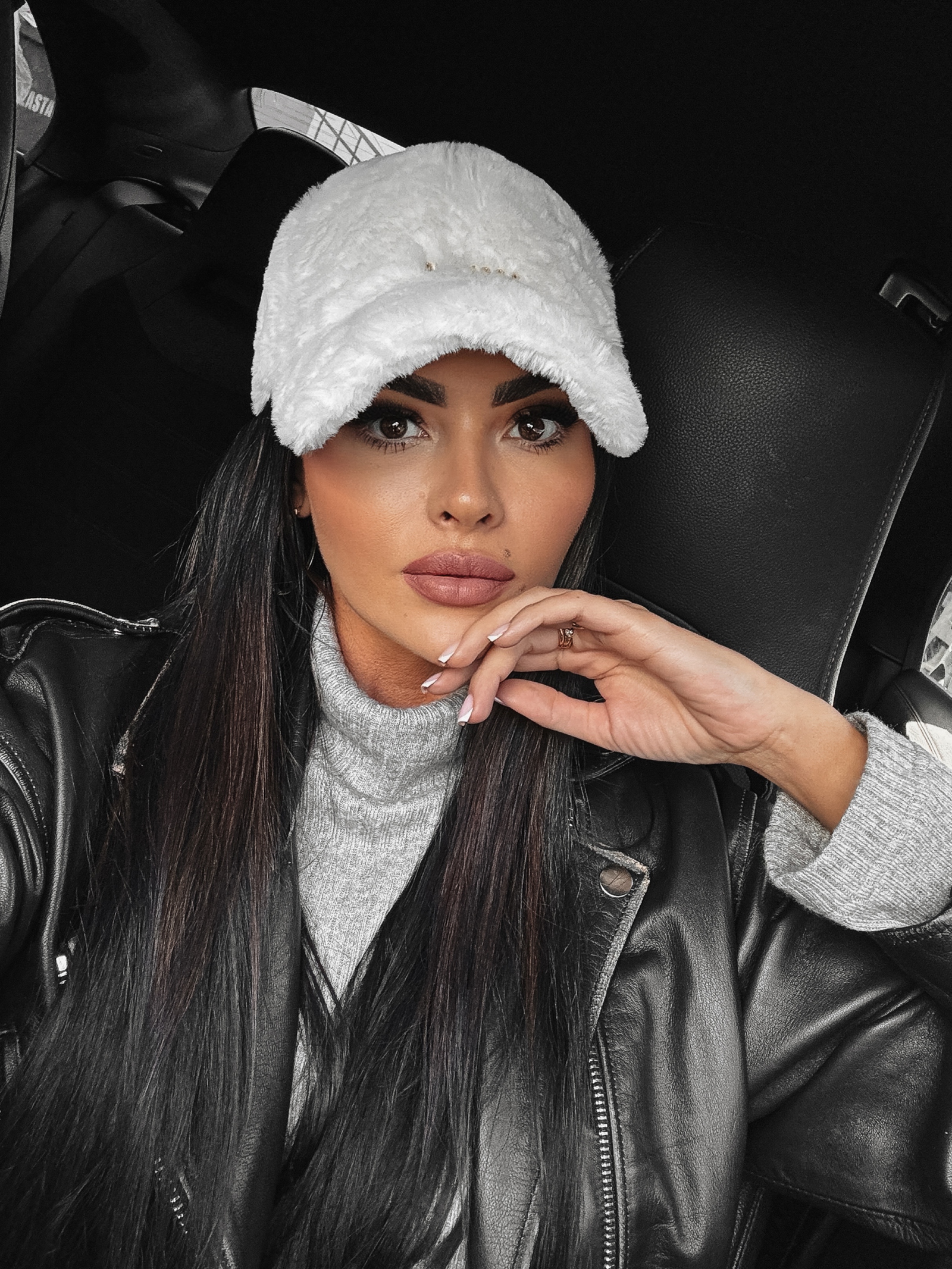 Czapka z futerkiem Giza Ola Voga biała