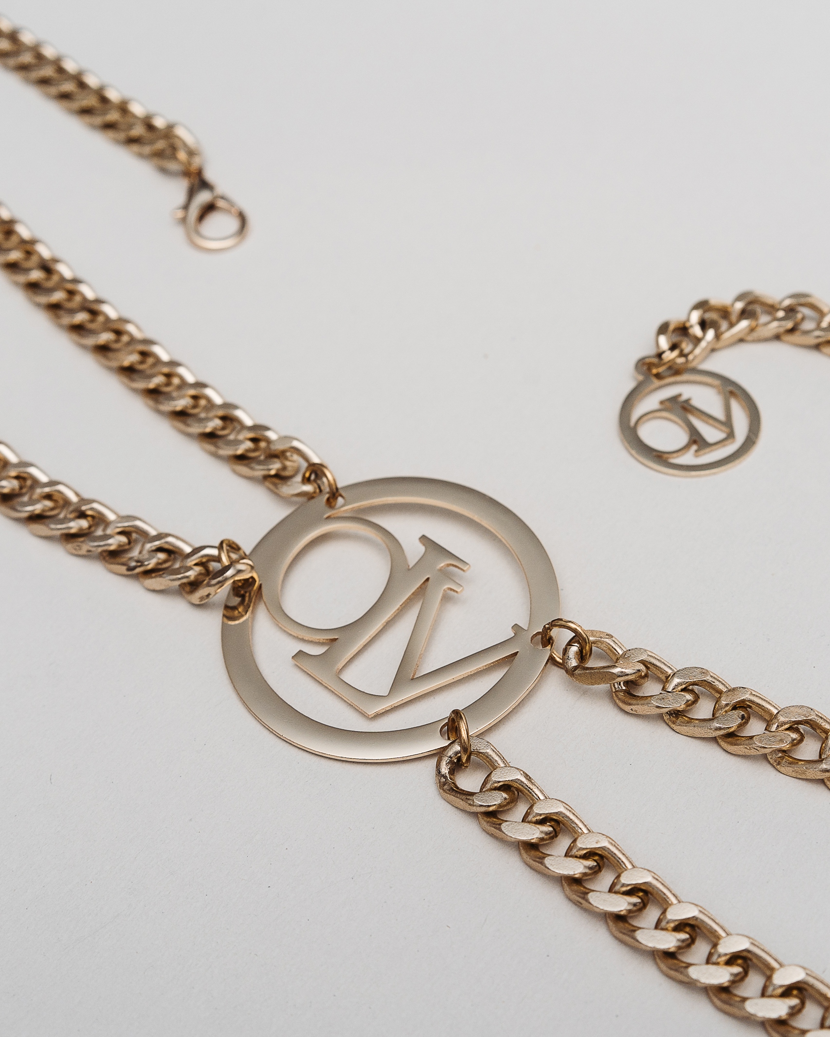 Pasek łańcuszkowy z logo Maine Ola Voga złoty Pasek łańcuszkowy z logo Maine Ola Voga złoty