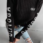 Sweter logowany MILLY OLAVOGA czarny