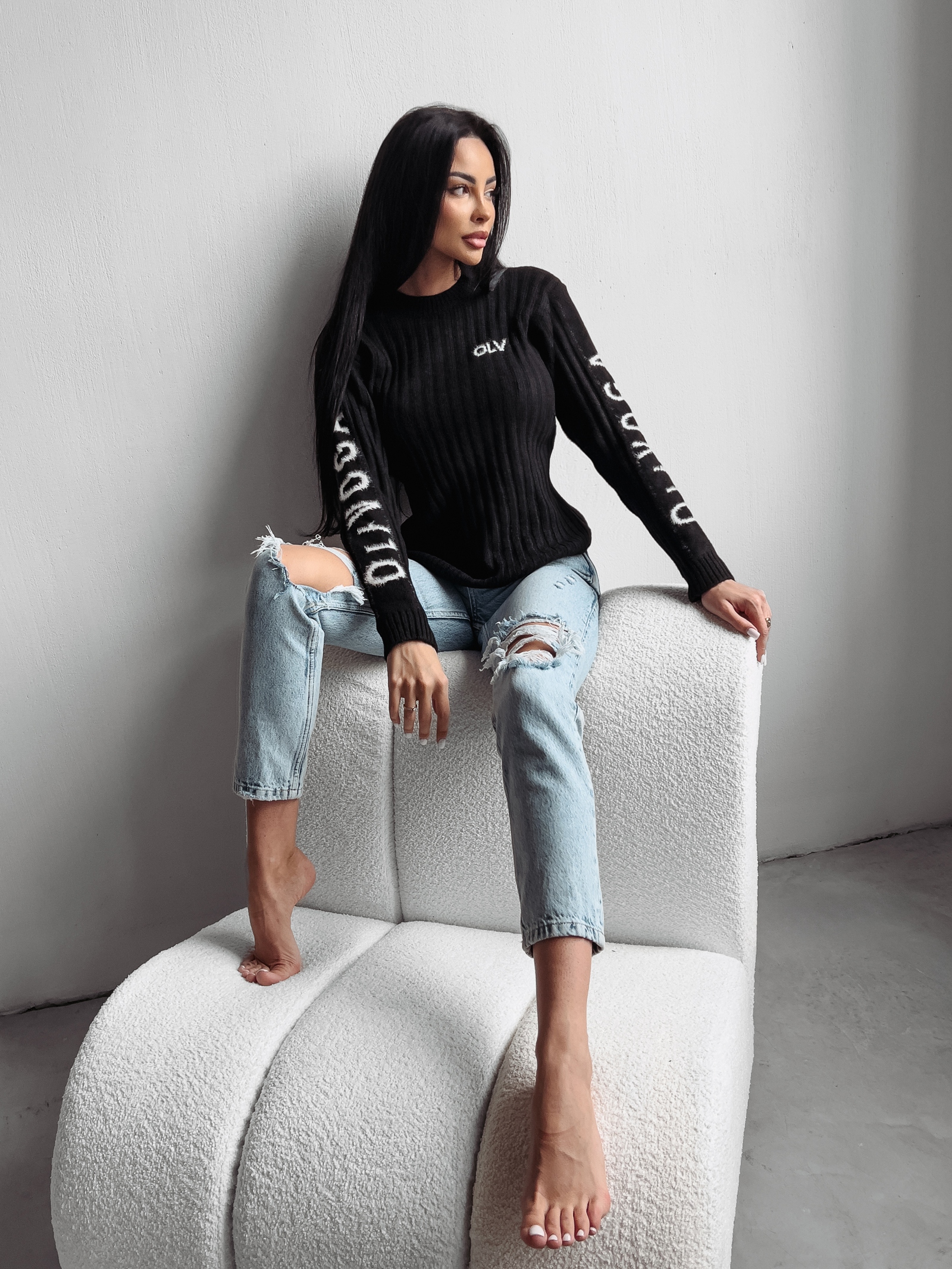 Sweter logowany MILLY OLAVOGA czarny Sweter logowany MILLY OLAVOGA czarny