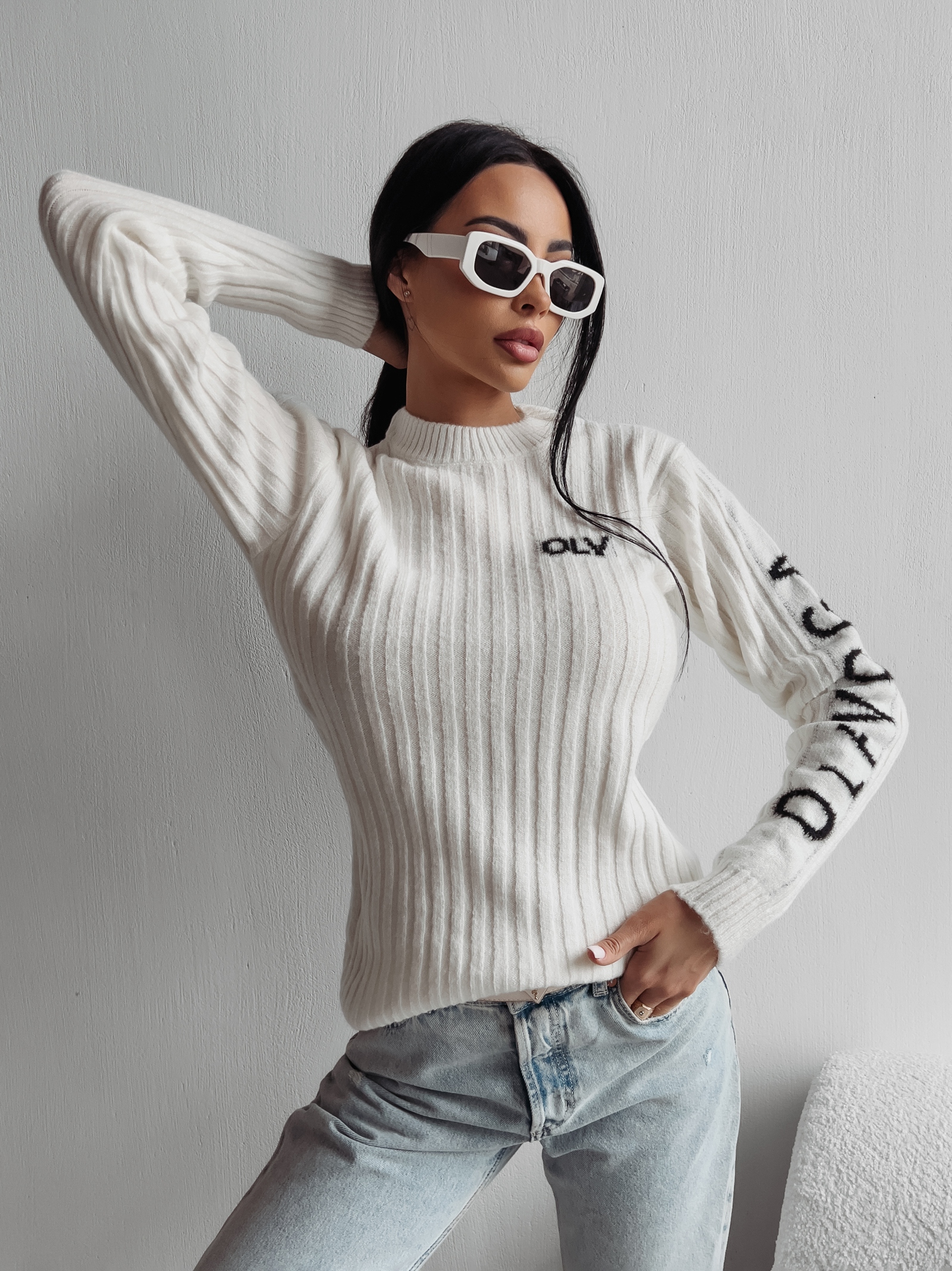 Sweter logowany Milly Ola Voga ecru