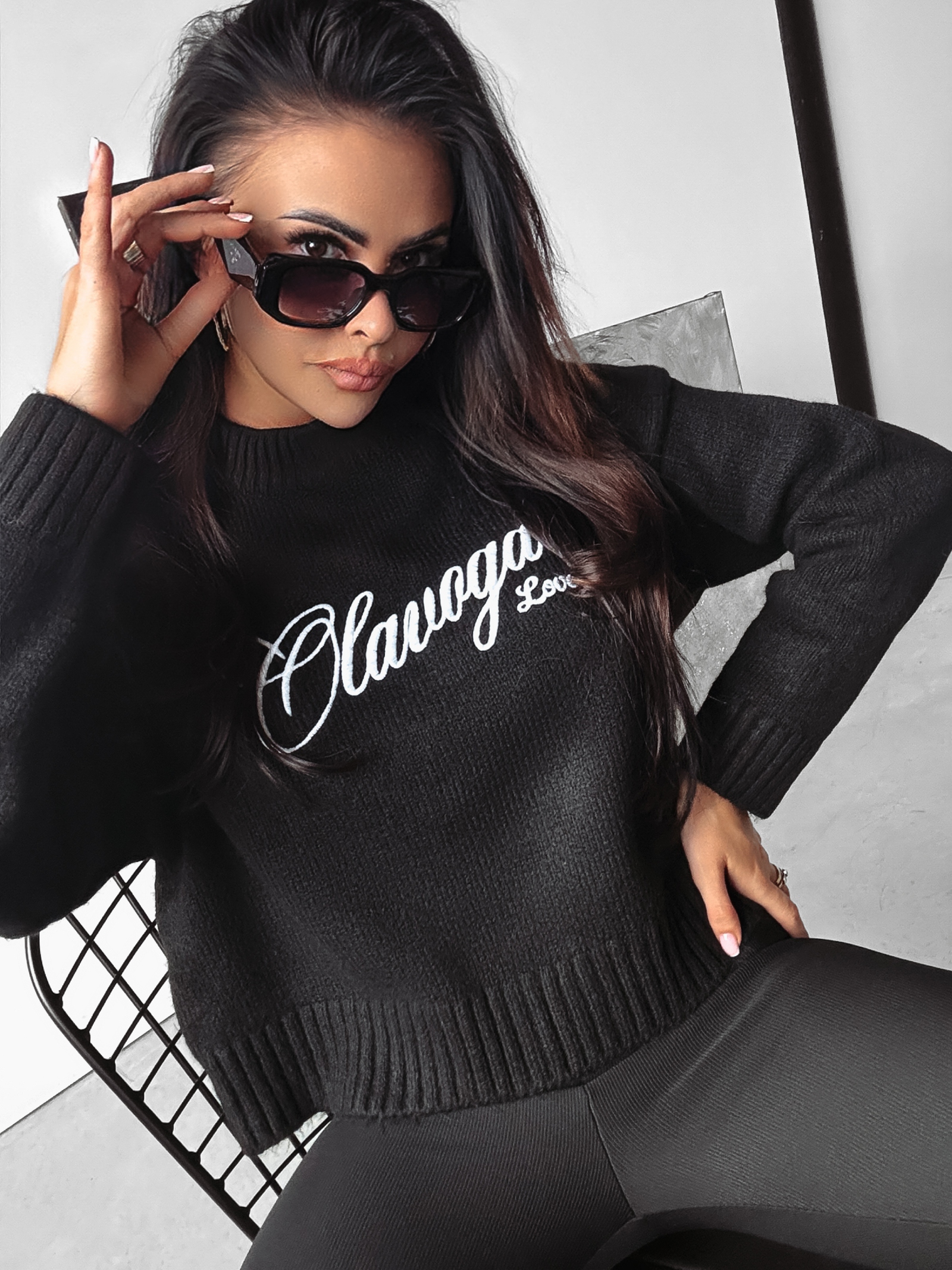 Sweter pudełkowy Loco Ola Voga czarny