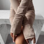 Sukienka dopasowana mini Lucia Ola Voga beżowa