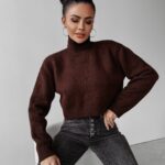 Sweter krótki z golfem LEILA OLAVOGA brązowy