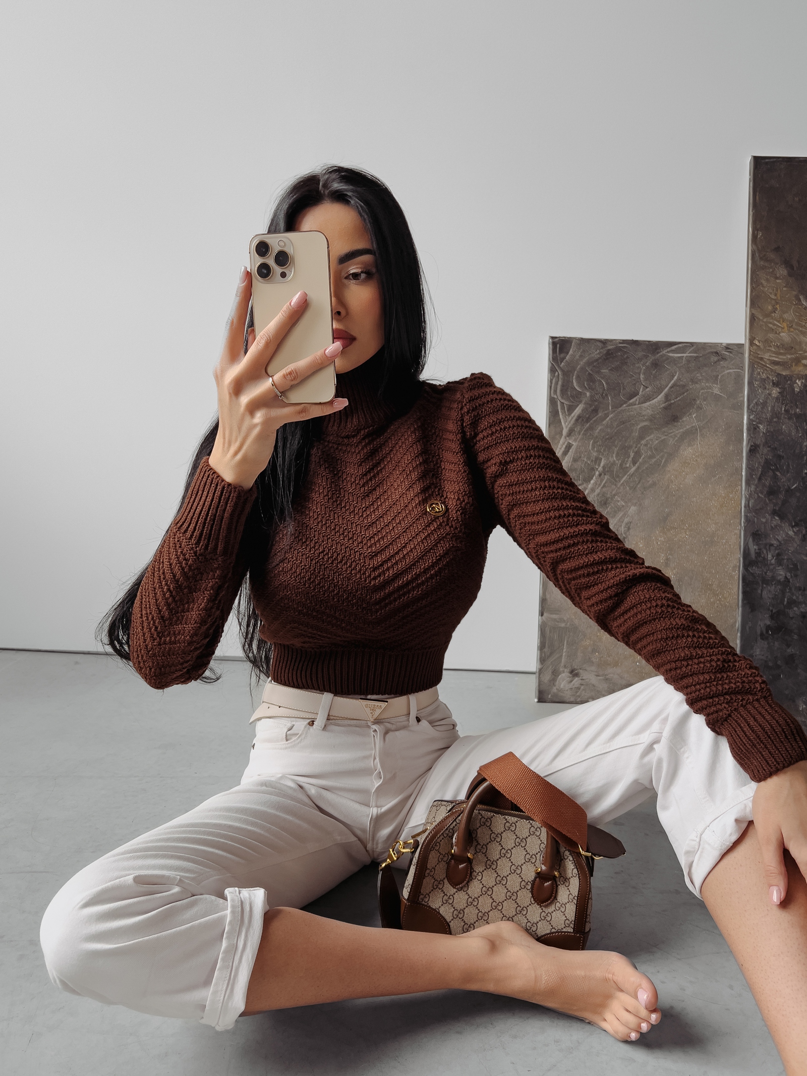 Sweter damski dzianinowy EMMIE OLAVOGA brązowy Sweter damski dzianinowy EMMIE OLAVOGA brązowy