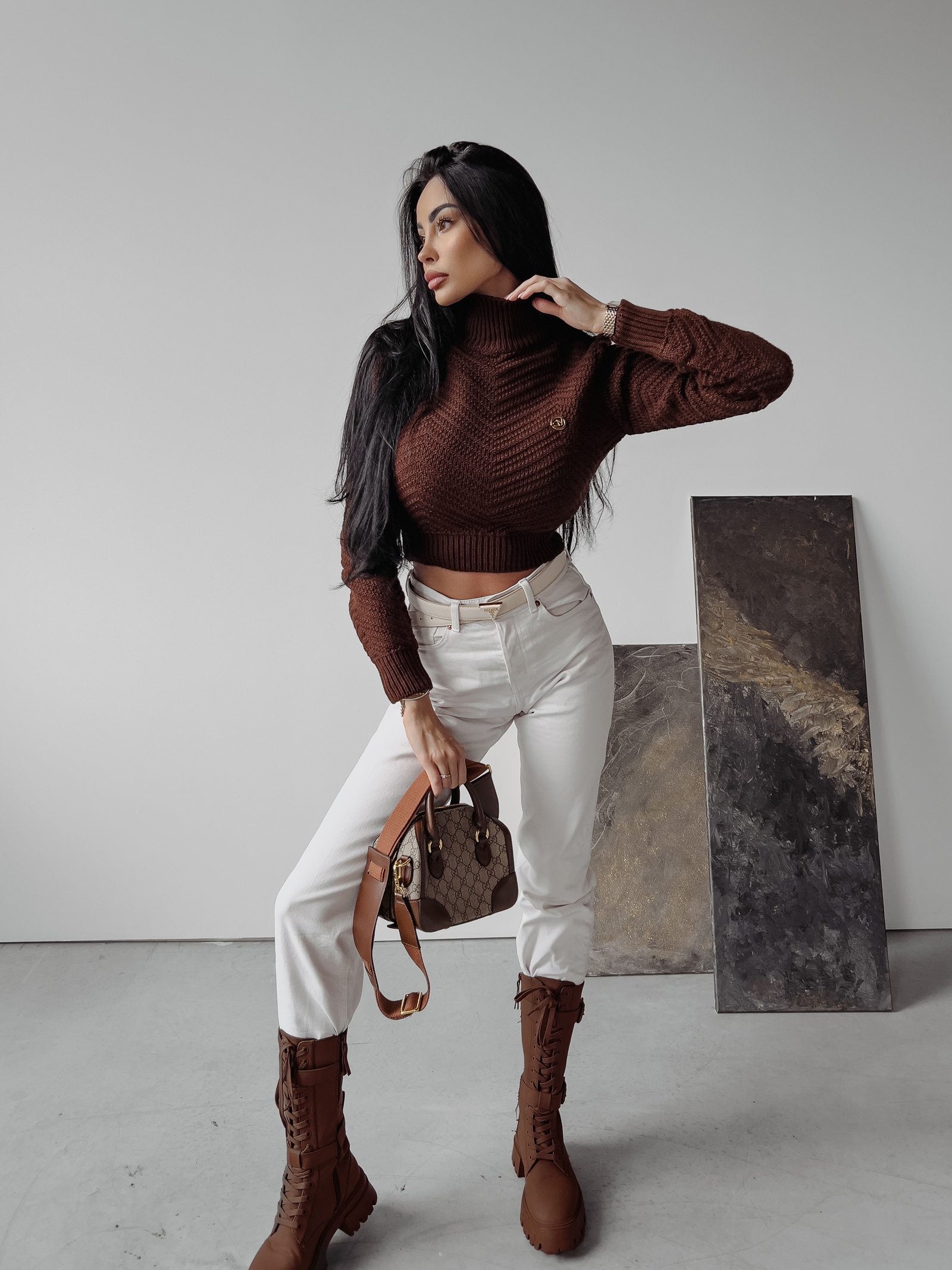 Sweter damski dzianinowy EMMIE OLAVOGA brązowy Sweter damski dzianinowy EMMIE OLAVOGA brązowy