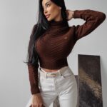 Sweter damski dzianinowy EMMIE OLAVOGA brązowy