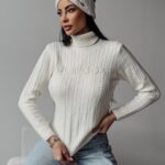 Sweter klasyczny Eveline Ola Voga ecru