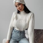 Sweter klasyczny Eveline Ola Voga ecru