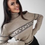 Sweter logowany Georgia Ola Voga beżowy