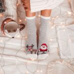 Skarpetki damskie w paski mikołaj i renifer ecru