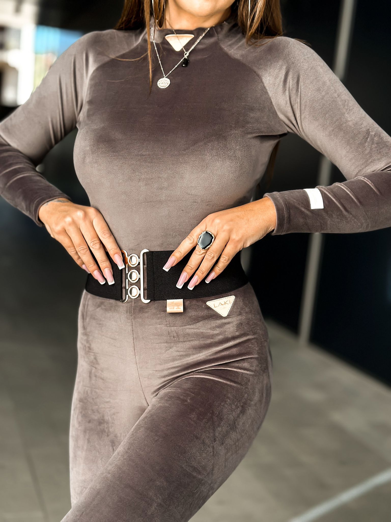 Komplet welurowy Laki Voses brązowy Komplet welurowy Laki Voses brązowy