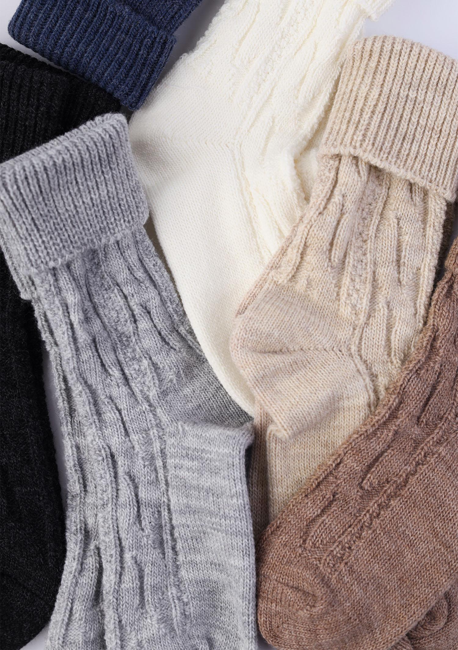 Skarpety damskie ciepłe z wełną ecru Skarpety damskie ciepłe z wełną ecru